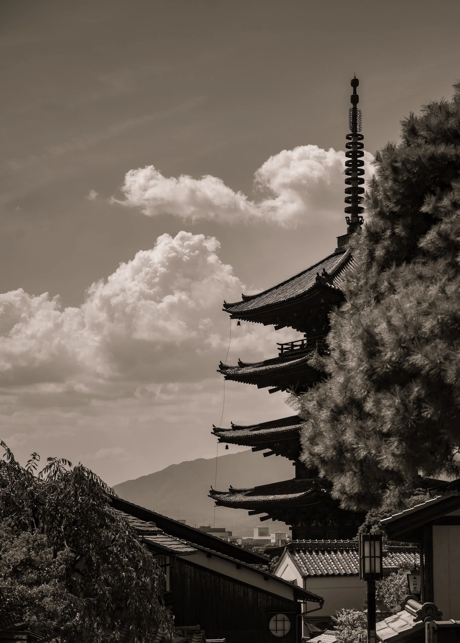 Quiet vertical scene in Kyoto