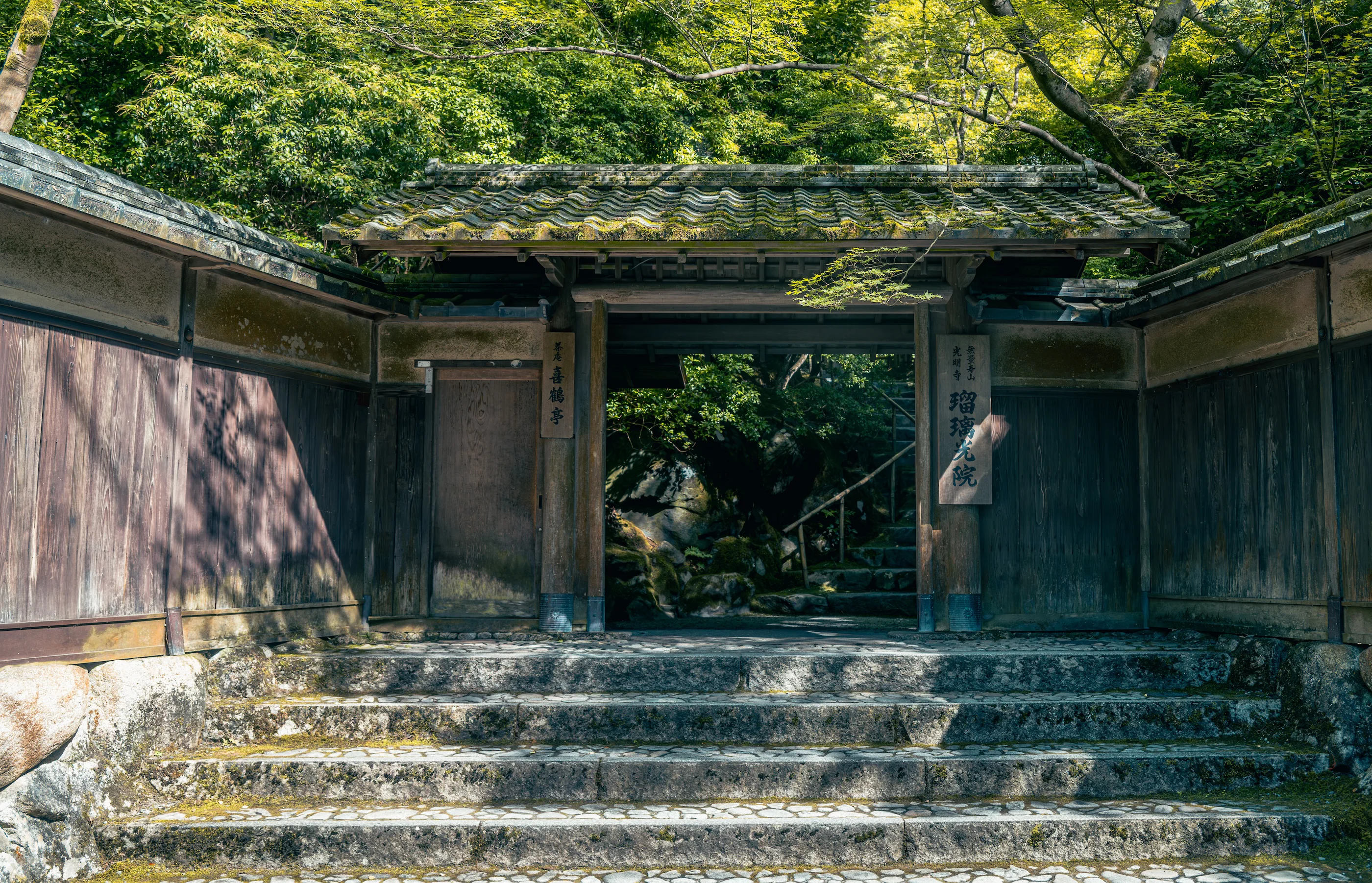 Wooden entrance gate at Rurikoin Temple